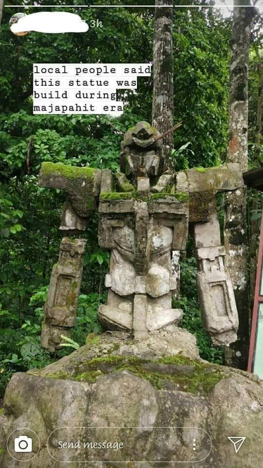 รูปปั้นหินGUNDAMได้ปรากฏในป่าดั้งเดิมของอินโดนีเซีย!
