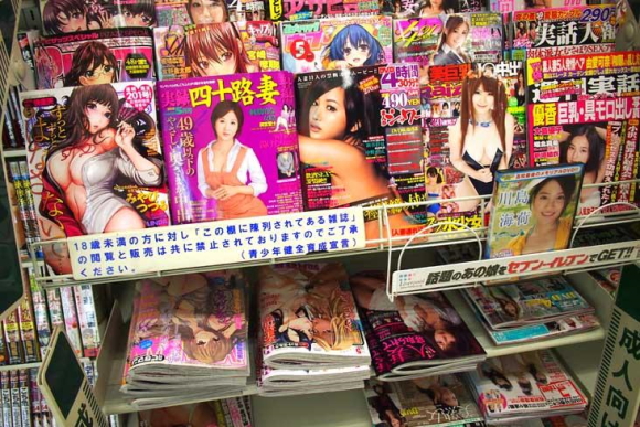 สื่อพิมพ์ญี่ปุ่นประท้วงไม่ยอมให้ร้านสะดวกซื้อใช้ พลาสติกปิดหน้าปกหนังสือโป๊- BiuBiu999 3