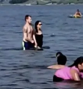 ทะเลสาบลุกเป็นไฟ คู่รักโนสนโนแคร์ มีเซ็กส์กลางทะเลสาบ ไม่อายเด็กเล็ก 8