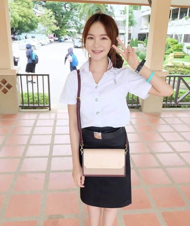 【คอลัมน์สาวสวย 】รวมภาพสาวเด็ดน่ารักในชุดนักเรียน-Nampeung Benchaporn 9