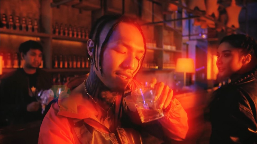 โกโก้ ลูกน้ำ BiuBiu999 ใน MV เพลงใหม่ YOUNGOHM ควงคู่มาประชันความเซ็กซี่สุดเย้ายวน 4